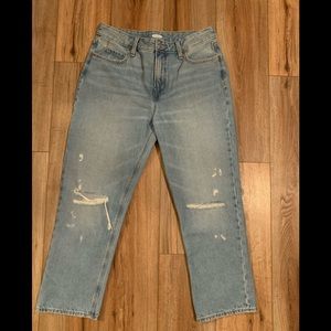 Old Navy straight legged light washed jeans size 6. Brand New!
